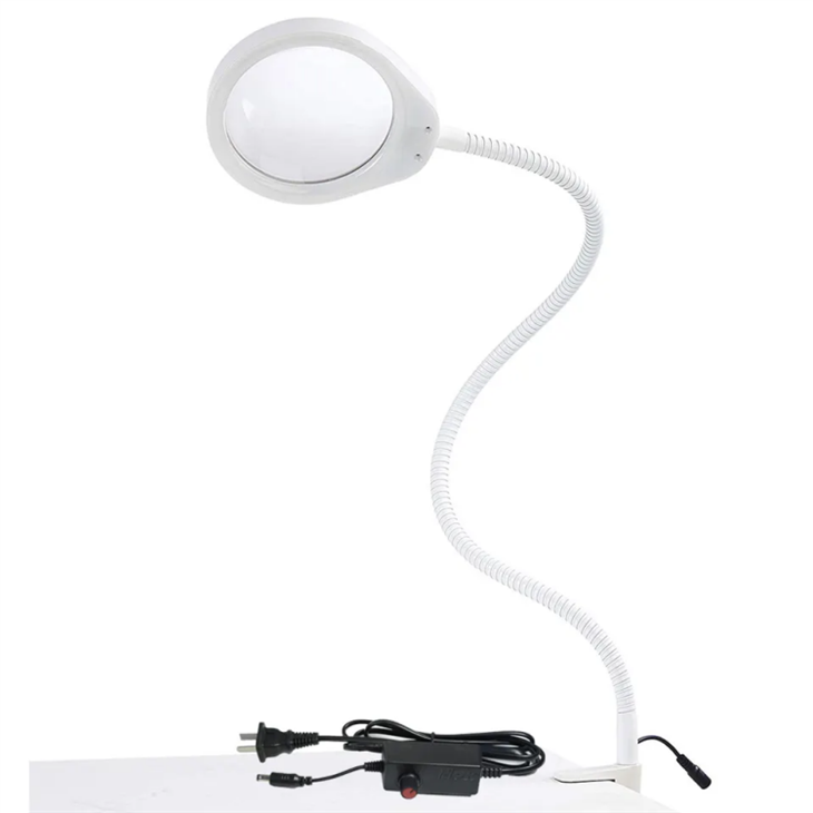 Profesionalna lupa z lučko